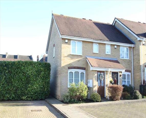2 Bedroom End of Ter...