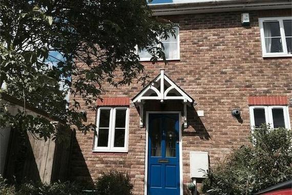 2 Bedroom End of Ter...
