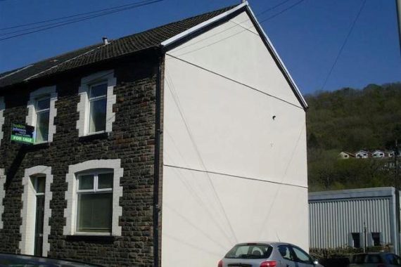 3 Bedroom End of Ter...