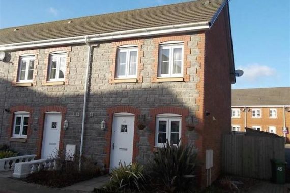 2 Bedroom End of Ter...