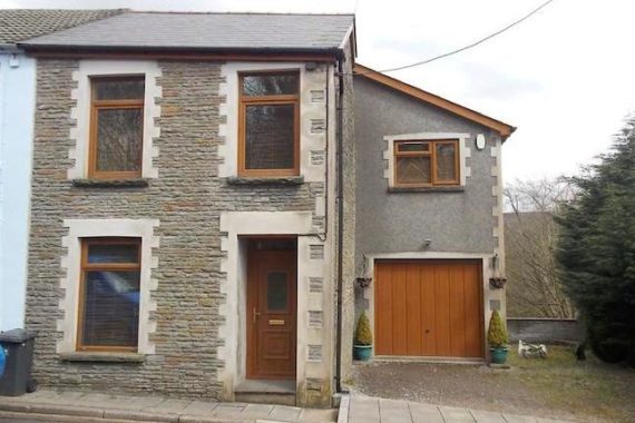 4 Bedroom End of Ter...
