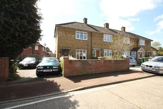 2 Bedroom End of Ter...