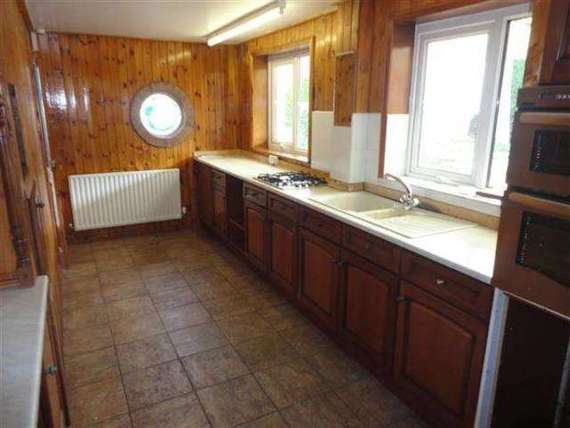 3 Bedroom End of Ter...