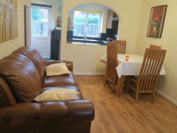 2 Bedroom End of Ter...