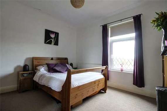 2 Bedroom End of Ter...
