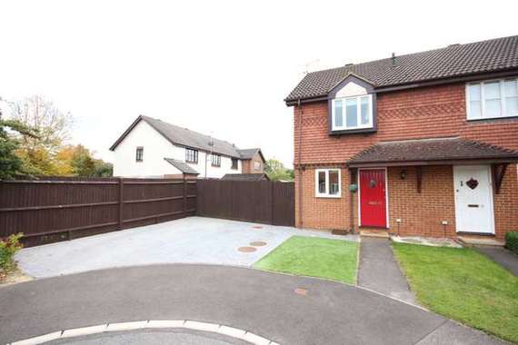 2 Bedroom End of Ter...