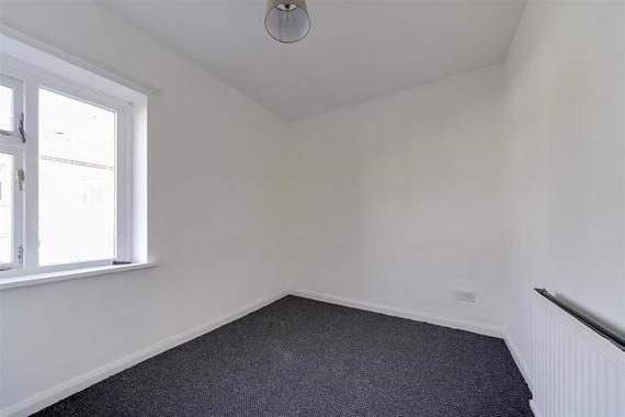 2 Bedroom End of Ter...