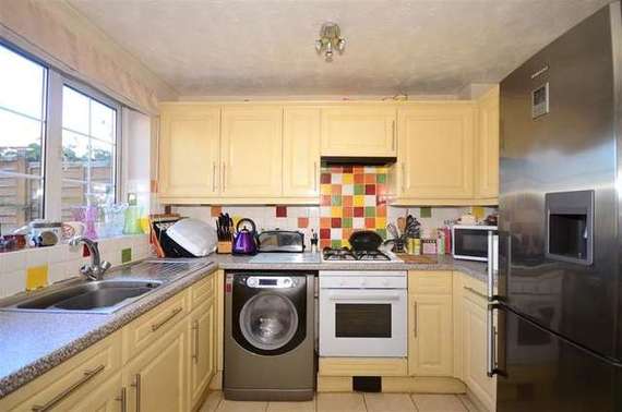 2 Bedroom End of Ter...