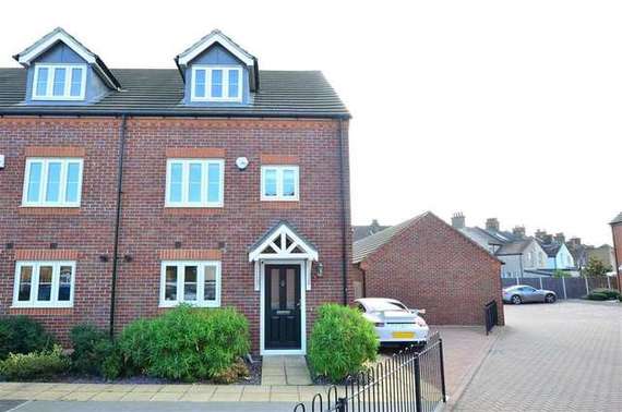 4 Bedroom End of Ter...