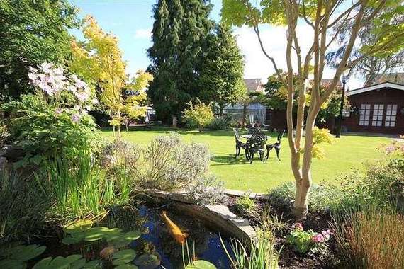 6 Bedroom Detached