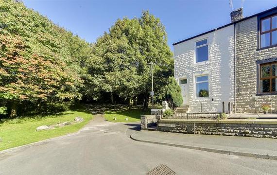 2 Bedroom End of Ter...