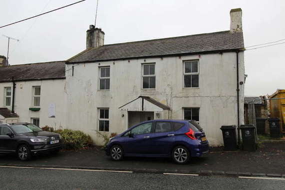 6 Bedroom Semi-Detac...