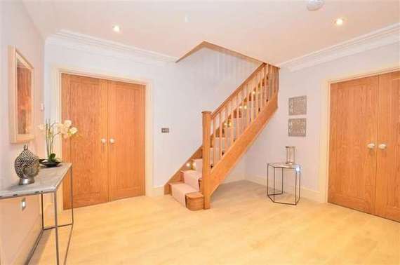 6 Bedroom Detached