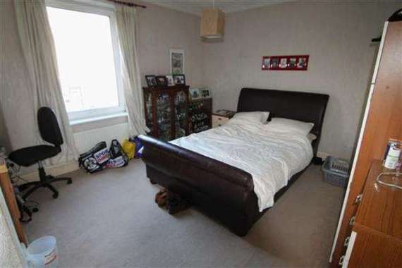 2 Bedroom End of Ter...