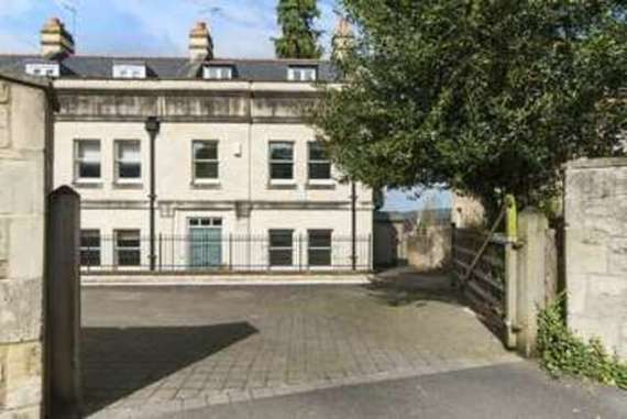 3 Bedroom End of Ter...