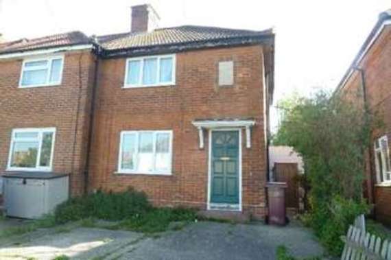 2 Bedroom End of Ter...
