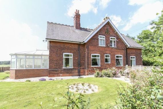 6&nbsp;Bedroom&nbsp;Detached