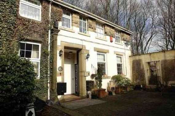 2 Bedroom End of Ter...
