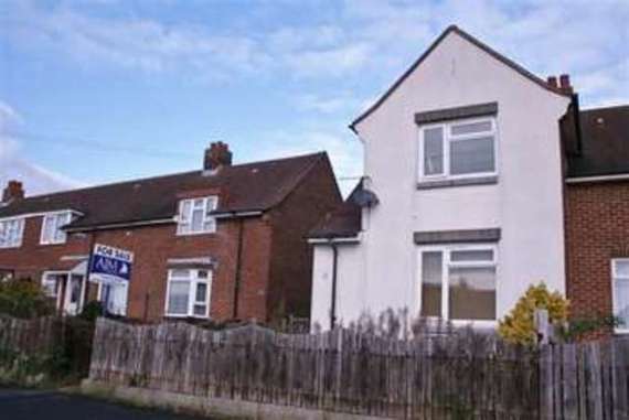 2 Bedroom End of Ter...