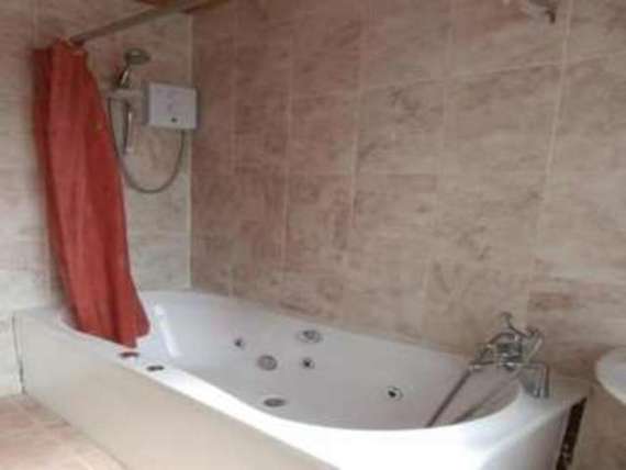 5 Bedroom Semi-Detac...
