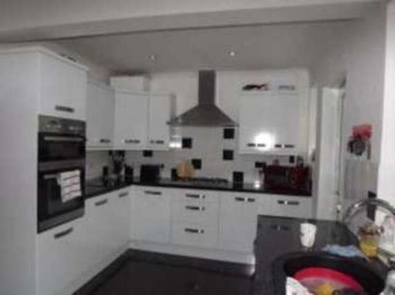 3 Bedroom End of Ter...