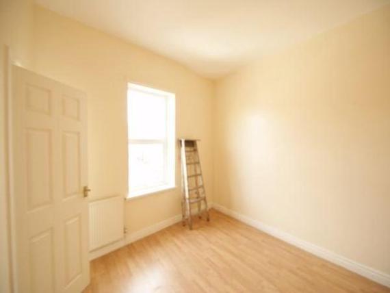 2 Bedroom End of Ter...