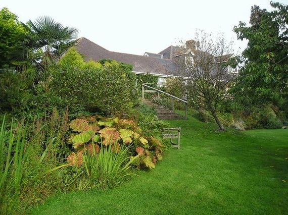 6 Bedroom Bungalow