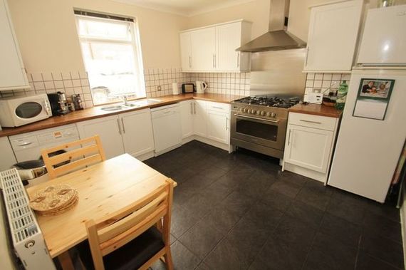 5 Bedroom Semi-Detac...