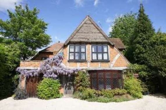 6 Bedroom Detached