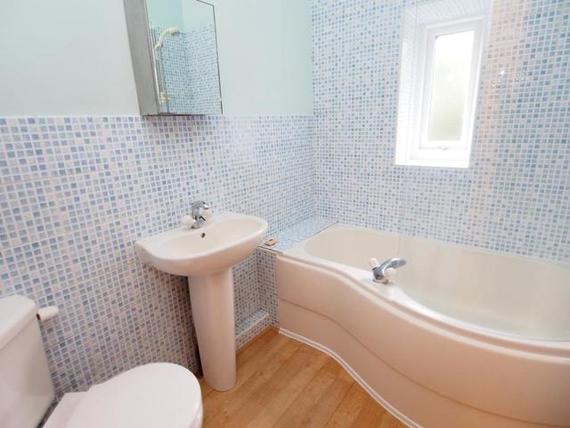 2 Bedroom End of Ter...