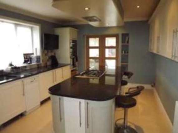 4 Bedroom End of Ter...