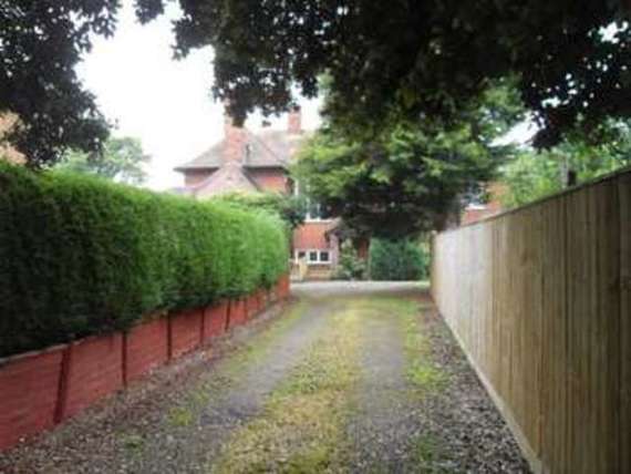 4 Bedroom Semi-Detac...