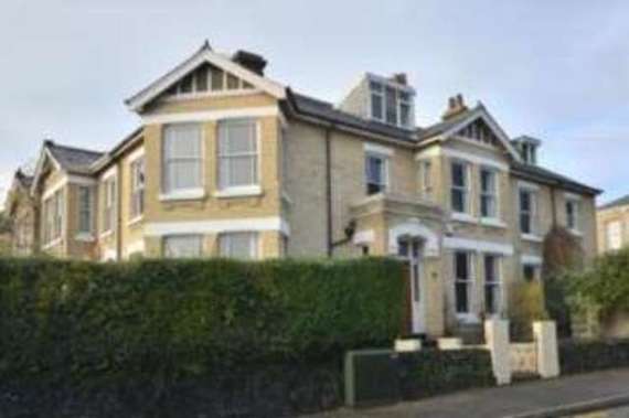 5 Bedroom Semi-Detac...