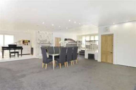 6 Bedroom Flat