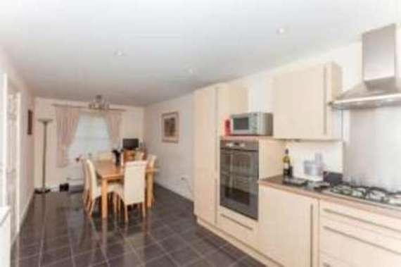 5 Bedroom Town House