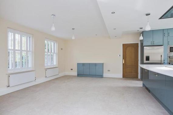 6 Bedroom Detached