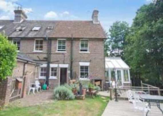 2 Bedroom End of Ter...