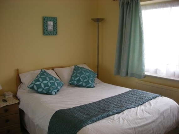 2 Bedroom End of Ter...