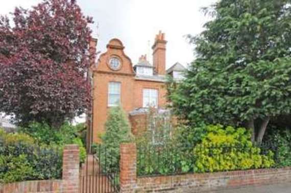 6 Bedroom Semi-Detac...