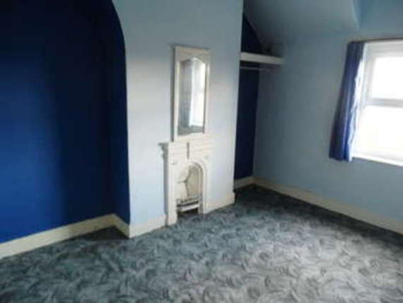 2 Bedroom End of Ter...