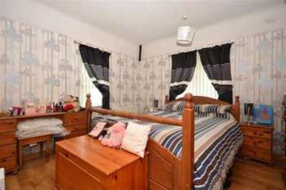 3 Bedroom End of Ter...