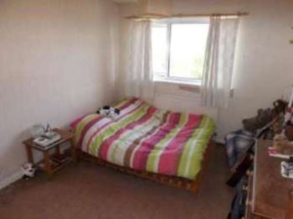 3 Bedroom End of Ter...