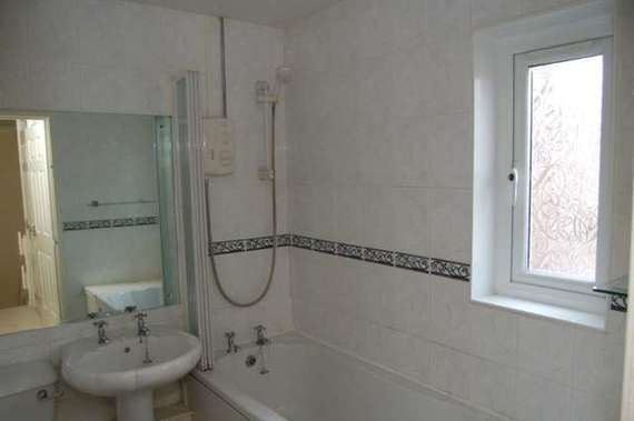 2 Bedroom End of Ter...