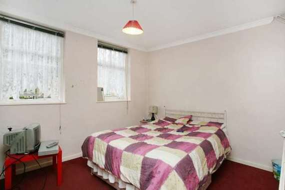 3 Bedroom End of Ter...