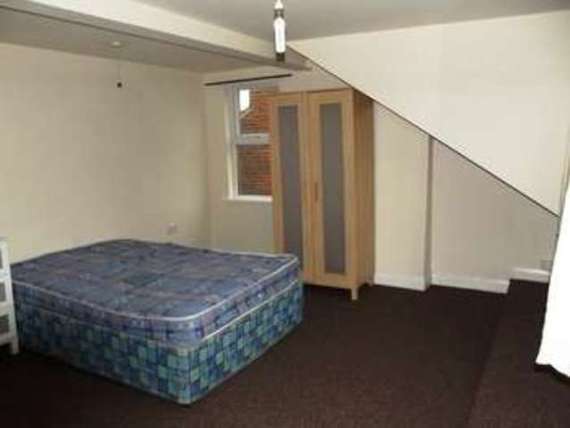 2 Bedroom End of Ter...