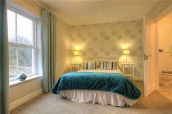 4 Bedroom End of Ter...