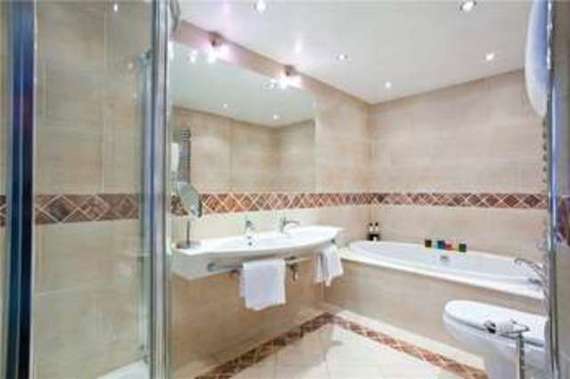 5 Bedroom Semi-Detac...