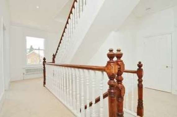 5 Bedroom Semi-Detac...