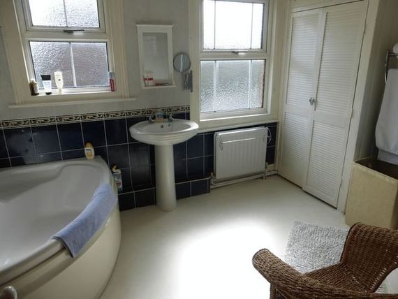 5 Bedroom Semi-Detac...