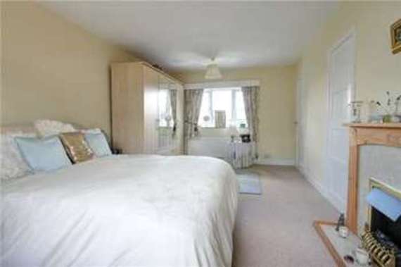 4 Bedroom Semi-Detac...